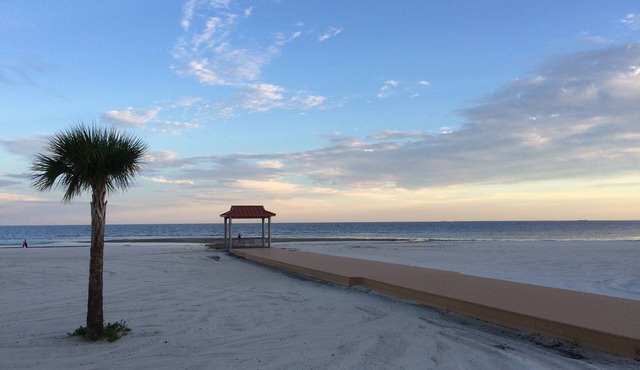3 Bedroom Townhome Minutes to Casinos, Beach, EntertainmentnDiscounted Pricing !