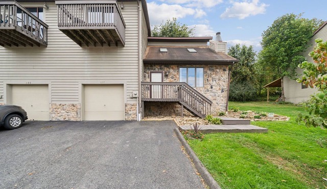3 Bedroom Townhome next to Cheat Lake/Sunset Beach Marina!