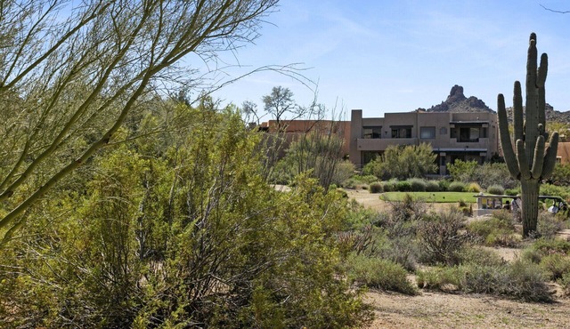 3-bedroom townhome on the ninth fairway fabulous Troon North Golf Course.