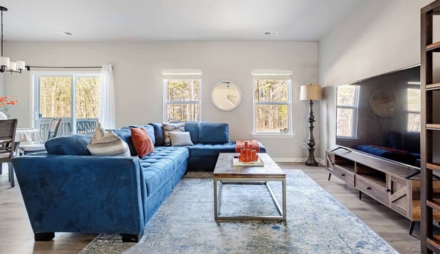 3 bedroom townhome in delightful Huntersville w AC, WiFi Near Birkdale Village