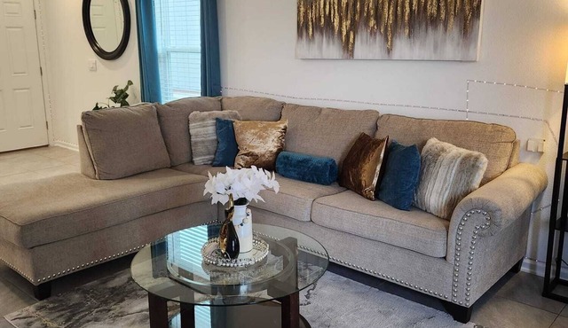 3-bedroom townhome in brilliant Jacksonville with WiFi, AC perfect distance.