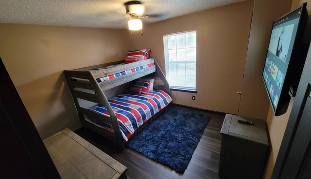 3-bedroom townhome in adorable Kansas City with AC