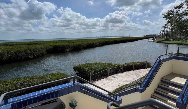 3-bedroom townhome in fabulous Longboat Key with stunning views and boat dock