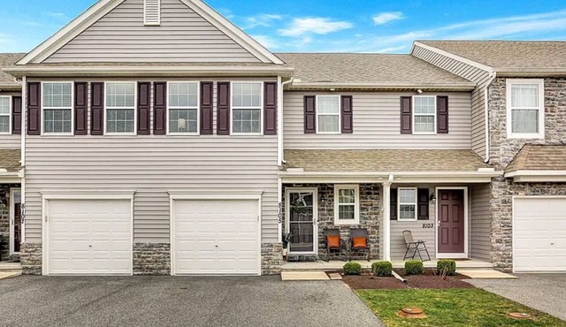 3-bedroom townhome in Harrisburg, 10 mins from Hershey Park