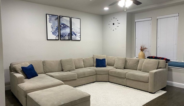 3-Bedroom Townhome with AC and WiFi in Carrollton