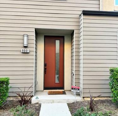 3 Bedroom Townhome with Large Living Area