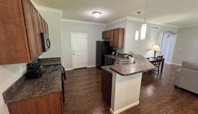 3 bedroom townhouse w/fin basement - 4 Queens