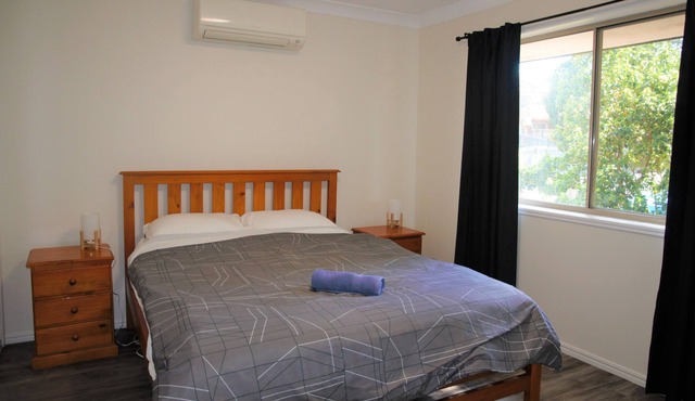 3 bedroom townhouse in Woodridge