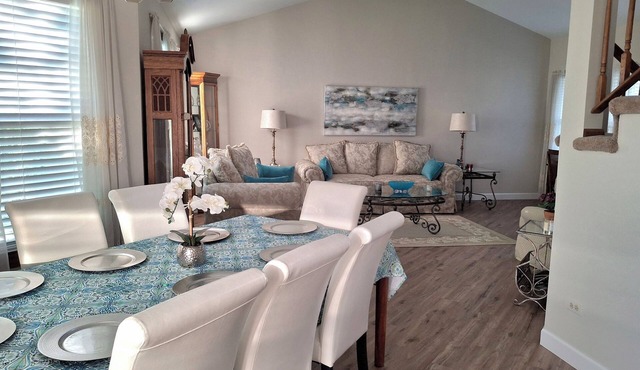 3 Bedroom Townhouse overlooking 10th tee at Golf Club of Illinois, near shopping