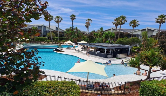 3 bedroom townhouse - Poolside at Magenta Shores