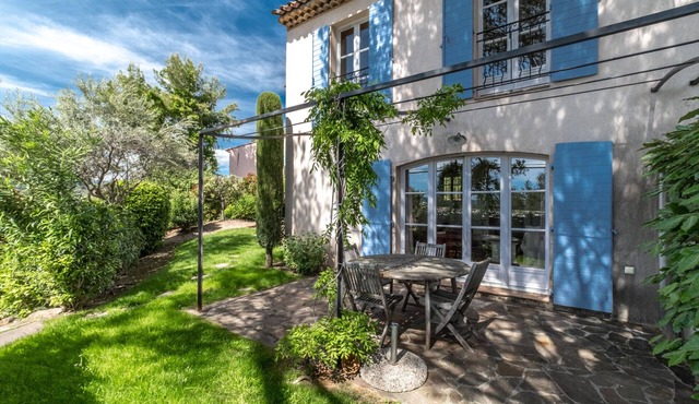 3-BEDROOM TOWNHOUSE WITH GARDEN (N°323)