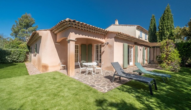 3 BEDROOM TOWNHOUSE WITH GARDEN (N°530)