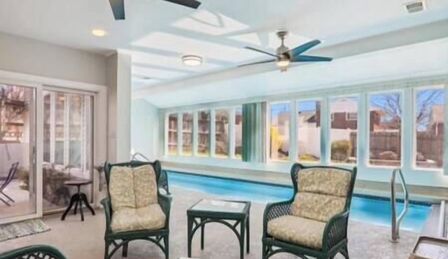 3 bedroom unit w/indoor pool/hotub
