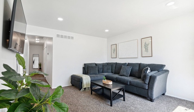 3 Bedroom Urban Retreat close to Downtown