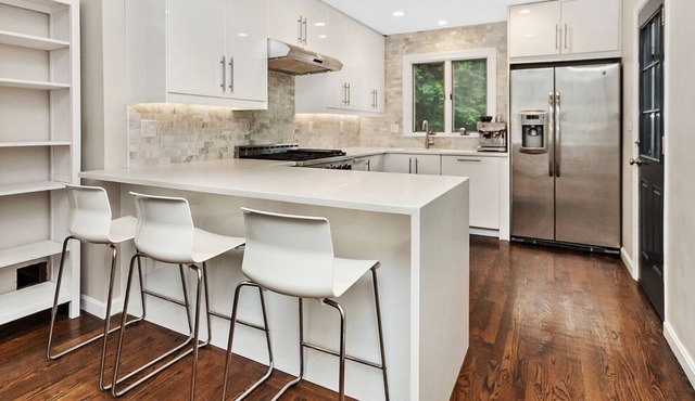 3 Bedroom Cozy Cape with Singing Beach Access