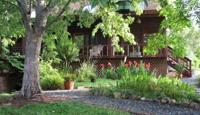 3-bedroom vacation home just 18 minutes from High Rock Lake