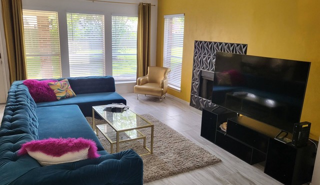 3-bedroom vacation home 13 minutes from Willowbrook Mall
