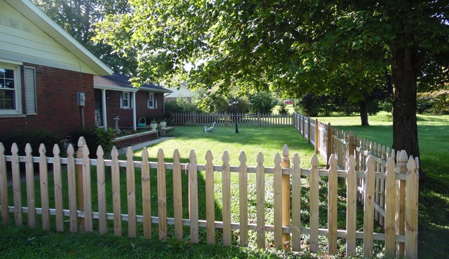 3-bedroom vacation home 9 minutes from Ball State University in the country.