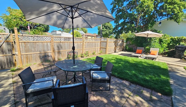 3-bedroom vacation home just a short walk to Lake Michigan