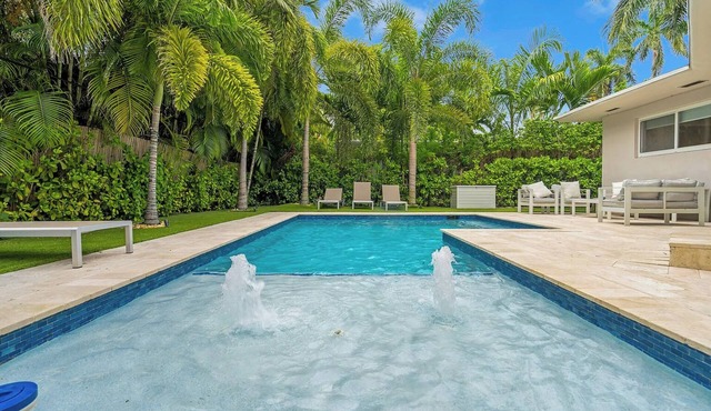 3-bedroom villa with private heated pool in charming gated island with AC, WiFi
