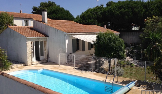 3 bedroom villa with pool and large garden.