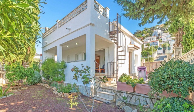 3 bedroom villa in Roses near the beach