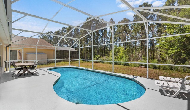3-bedroom villa in fantastic Clermont that backs on to a Conservation Area
