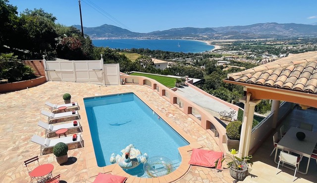 3 bedroom Villa in Porticcio with Sea view