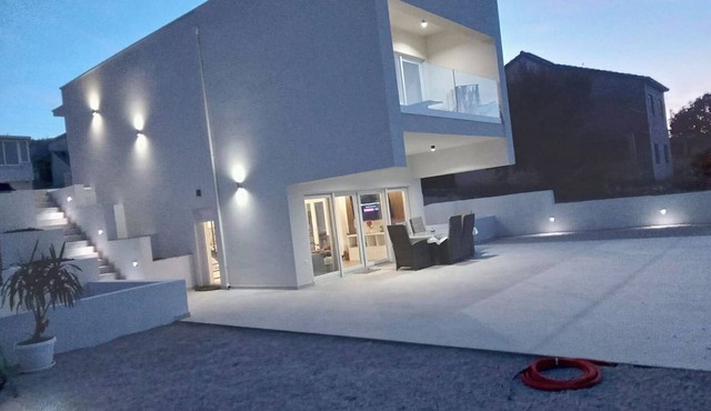3-bedroom villa in Raslina with 3 air condition.nNear beach,Šibenik, Vodice.