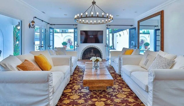 3-bedroom villa in marvelous Los Angeles with 300 People Event Space.
