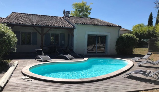 3 bedroom villa on private domain, heated pool & enclosed garden, airco & WiFi