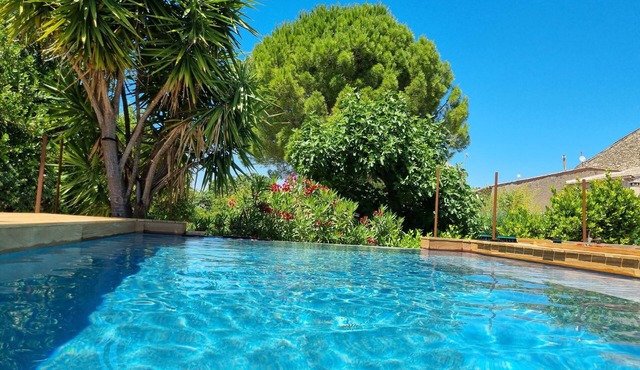 3 bedroom villa, swimming pool, pétanque court, 15 min from the sea