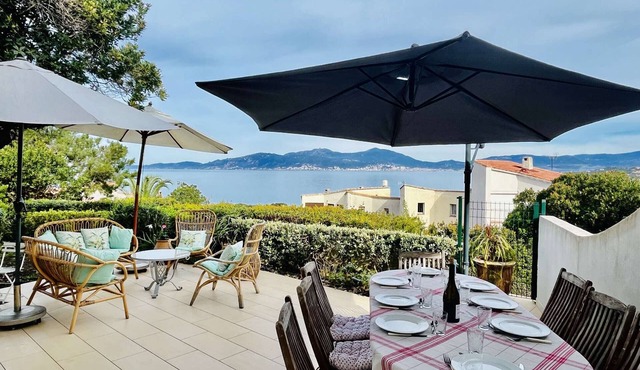 3-Bedroom Villa with Garden and Terrace - A/C, Parking, Wi-Fi