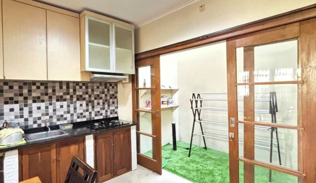 3-bedroom villa with AC, WiFi in fabulous Mantrijeron, Jogja