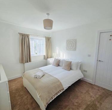 3 Bedroom Village Stay - Contractor and Professional Friendly Extended Stay Workspace