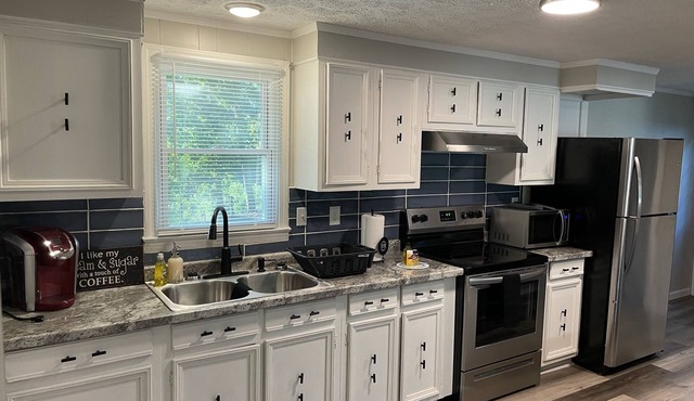 3 Bedroom Virginia Bungalow, Minutes from VIR, centrally located to attractions.