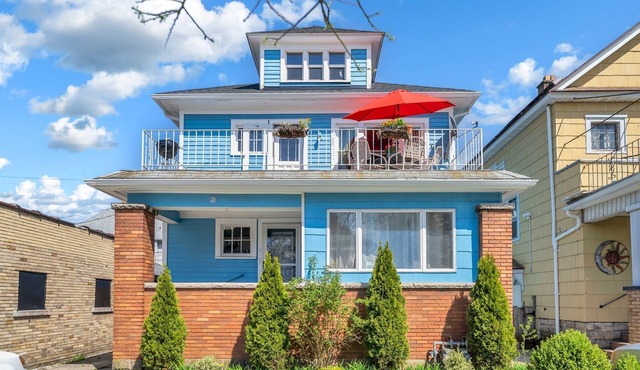 3-Bedroom w/Balcony & Parking in Buffalo – Near Shops & Cafés, Pet-Friendly