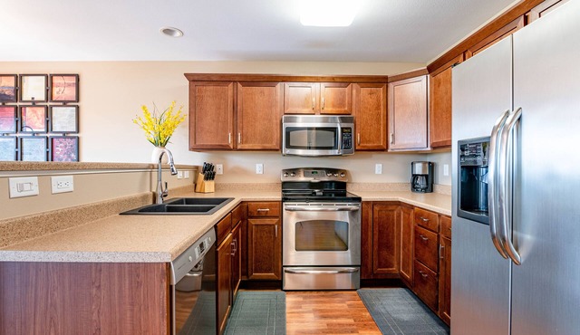 3 Bedroom w/King Suite - Home away from home!