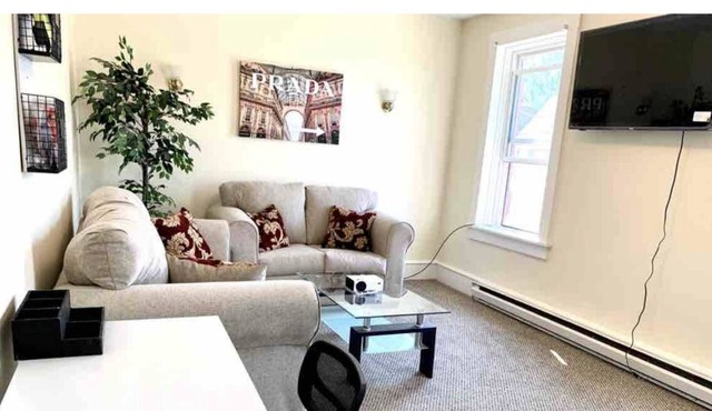 3 bedroom w/ living room movie theater 🎥🍿near all