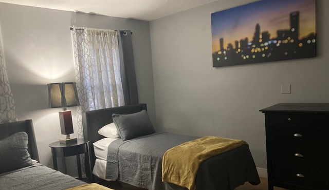 3 BEDROOM/WALKING DISTANCE to YALE UNIVERSITY