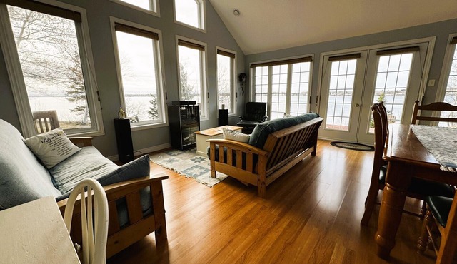 3 Bedroom Waterfront bungalow on the banks of the Miramichi River