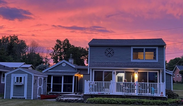 3 bedroom waterfront house with large yard and Gorgeous view of Braddocks Bay