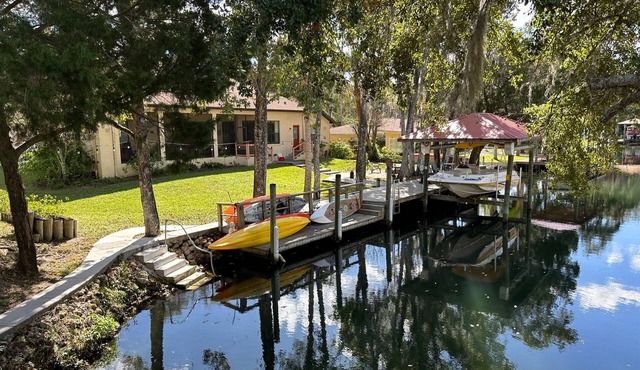 3-bedroom waterfront home, 1 mile from Homosassa Springs Wildlife State Park