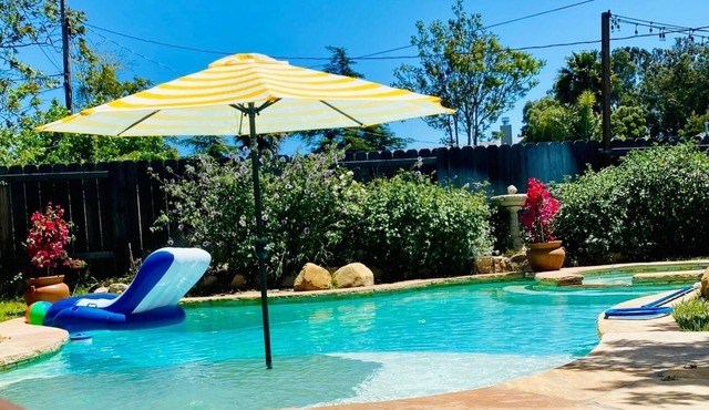 3 Bedroom with Pool, Hot Tub, and Pool house