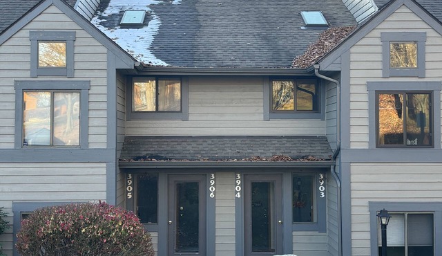 3 bedroom3 bath updated condo at Seven Springs Ski Resort w/Shuttle Sleeps 8