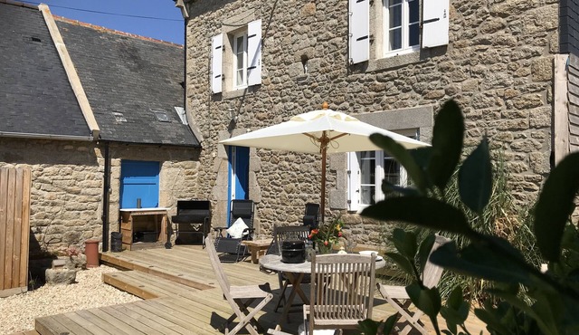 3 bedroomed Breton stone farm house 800mt from the sea