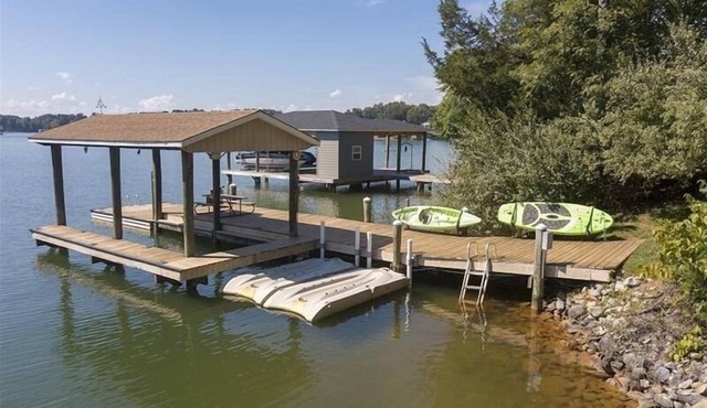 3 Bedrooms, 1 Flex Room, 3 Bathrooms! Pet Friendly, Wifi, Hot Tub & More! Come Visit "Bob Inn Cove"