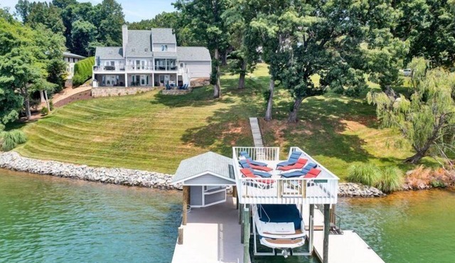 3 Bedrooms, 1 Flex Room, 3½ Bathrooms! Come Visit 'Forever Young'!