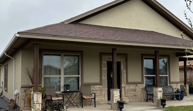 3 bedrooms 2 1/2 bathrooms sleep 7 people