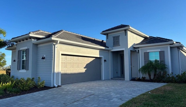 3 bedrooms 2.5 Bath Home in a Golf Resort Community
